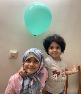 چسبیدن بادکنک به دیوار